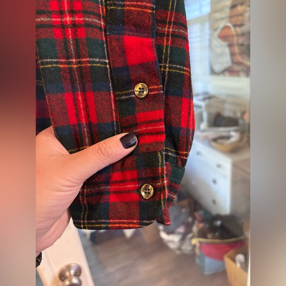 Pendleton Men's Red and Green Plaid Button-Down Shirt - Picture 5 of 9